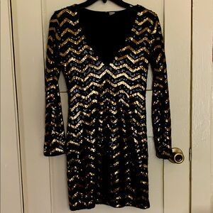 H&M Divided formal form fitting fully lined sequined blk and gold cocktail dress